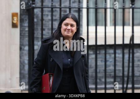 Lisa Nandy, députée travailliste de Wigan et secrétaire d'État à la culture, aux médias et aux Sports, sur Downing Street, Londres, Royaume-Uni Banque D'Images