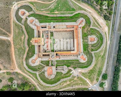 Vue aérienne de haut en bas de la forteresse de transition à Salses Banque D'Images