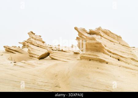 Structures de dunes fossiles. Abu Dhabi, Émirats arabes Unis. Destination de voyage célèbre à l'extérieur de capitsl Banque D'Images