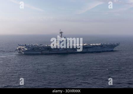 Océan Atlantique, eaux internationales. 21 février 2026. Le porte-avions USS George H.W. Bush de classe Nimitz de l'US Navy lors d'une opération de transit, le 21 février 2026 dans l'océan Atlantique. Crédit : MC2 Jayden Brown/U.S. Navy photo/Alamy Live News Banque D'Images
