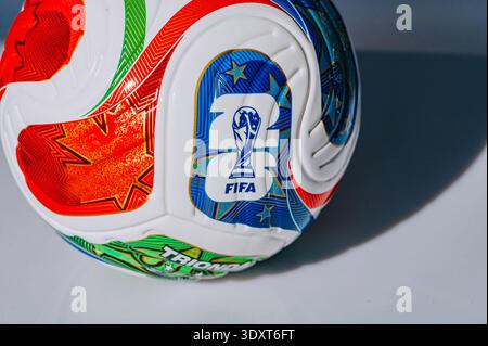 Coupe du monde de la FIFA 2026 Trionda studio de balle tourné sur fond blanc, image de produit isolée parfaite pour les magasins en ligne, les catalogues ou les mises en page de médias sociaux. Banque D'Images