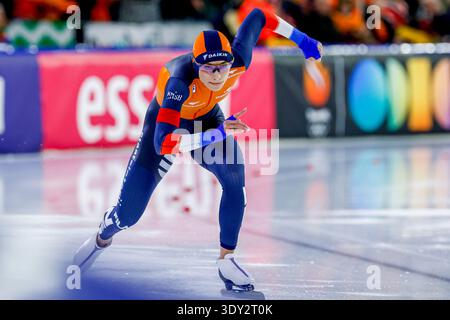 Femke Kok, des pays-Bas, en compétition sur le 500m féminin le jour 1 des Championnats du monde de patinage de vitesse de l'ISU 2026 à Thialf le 5 mars 2026 à Heerenveen, aux pays-Bas. (Crédit : Marcel ter bals/MTB-photo/Alamy Live News) Banque D'Images