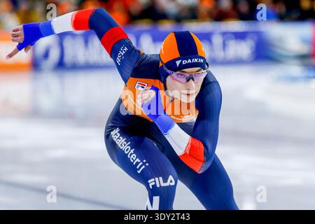Femke Kok, des pays-Bas, en compétition sur le 500m féminin le jour 1 des Championnats du monde de patinage de vitesse de l'ISU 2026 à Thialf le 5 mars 2026 à Heerenveen, aux pays-Bas. (Crédit : Marcel ter bals/MTB-photo/Alamy Live News) Banque D'Images