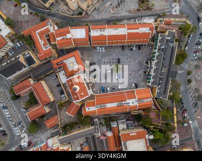 Vue aérienne du fort historique d'Amsterdam à Willemstad : explorez la forteresse coloniale néerlandaise, classée au patrimoine mondial de l'UNESCO, le palais du gouverneur royal Banque D'Images