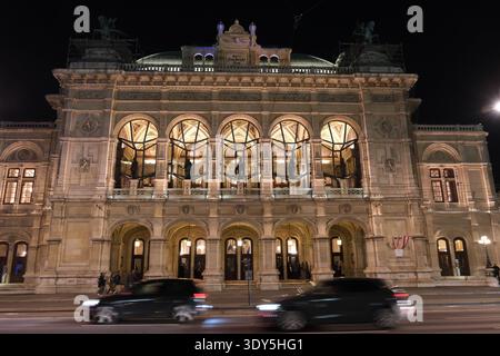 L'Opéra d'État de Vienne - Wiener Staatsoper - bâtiment de nuit Vienne, Autriche Banque D'Images