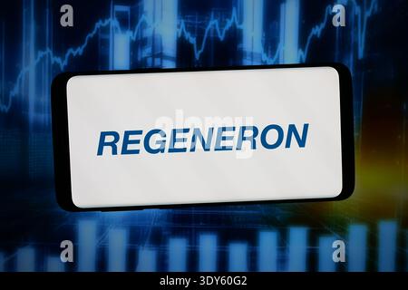 Stuttgart, Allemagne - 02-27-2026, le logo de la société américaine Regeneron Pharmaceuticals Inc est affiché sur un smartphone Banque D'Images