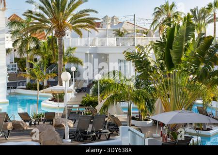 Luxe Tropical Resort Pool Palm Garden vacances d'été destination de voyage Banque D'Images