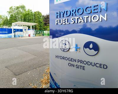 Infrastructure moderne de stations-service à hydrogène avec production sur site. Londres, Royaume-Uni, 20 juillet 2023 Banque D'Images