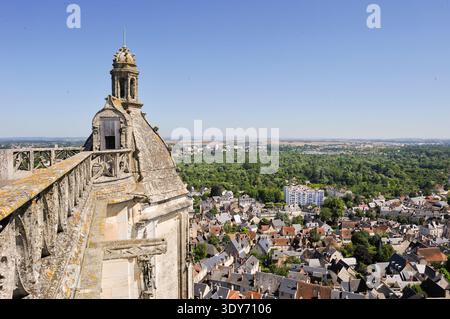 Vue du haut du clocher montrant le centre historique de Bourges dans le département du cher, province du Berry, France Banque D'Images