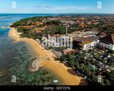 Aerial view of Sanur coastline and Icon Bali Mall construction site in Indonesia Banque D'Images