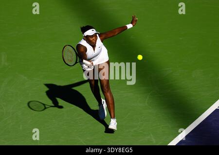 INDIAN WELLS, CALIFORNIE - 05 MARS : venus Williams, des États-Unis, en action contre Diane Parry, de France, lors de leur match de premier tour le jour 2 lors de l'Open BNP Paribas au Indian Wells Tennis Garden le 05 mars 2026 à Indian Wells, Californie. Banque D'Images