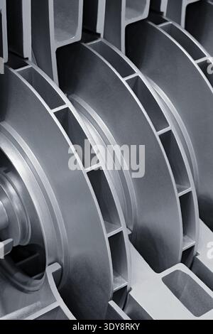 Structure interne d'une pompe centrifuge. Gros plan, fond industriel abstrait. Banque D'Images