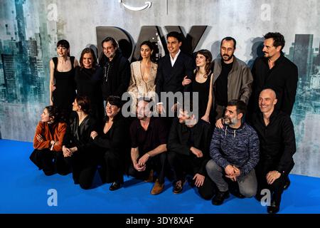 Barcelone, Espagne. 5 mars 2026. Les acteurs assistent à la première de la série de thriller Prime Video Day One à Barcelone. La série met en vedette Álex González, Asier Etxeandia et Alba Planas et explore les dangers du progrès technologique dans une histoire autour du Mobile World Congress. Crédit : Cristian Rodriguez/Alamy Live News Banque D'Images
