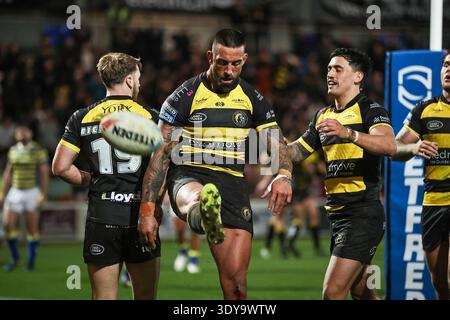 Paul Vaughan célèbre son essai lors du match de Betfred Super League entre les York City Knights et Warrington Wolves au LNER Community Stadium, Monks Cross, York le vendredi 6 mars 2026. (Photo : Simon Hall | mi News) crédit : MI News & Sport /Alamy Live News Banque D'Images