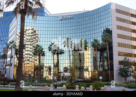 Zoom façade d'immeuble de bureaux à San Jose California USA 4 décembre 2025 Banque D'Images