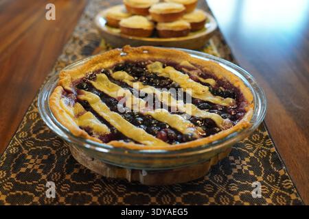 Tarte aux myrtilles fraîchement préparée maison Banque D'Images