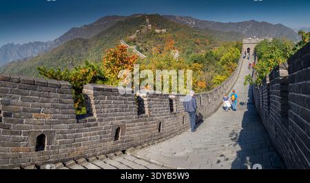 Grande Muraille de Chine à Mutianyu section avec Watchtower et montagnes Banque D'Images
