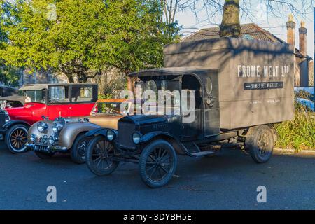 Café Clevedon et voitures Banque D'Images