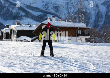 Snowboarder Rosa Khutor. Russie, Sotchi, 2 janvier 2026 Banque D'Images