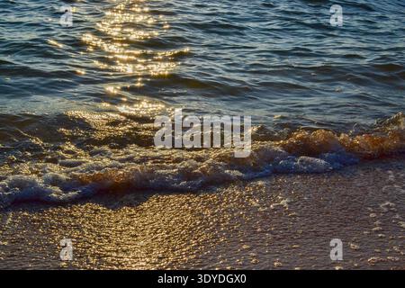 Lever de soleil, coucher de soleil sur le bord de mer, océan Banque D'Images