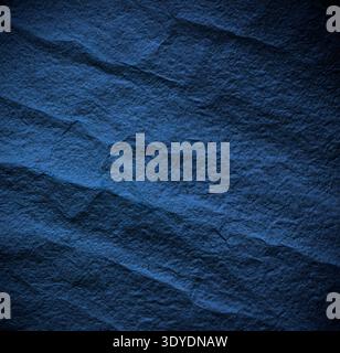 Fond bleu foncé de texture de papier fait à la main avec des fibres visibles et une surface rugueuse naturelle, toile de fond abstraite de luxe pour la conception, la bannière, la marque Banque D'Images