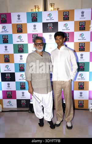 NEW DELHI, INDE - FÉVRIER 26 : le cinéaste de Bollywood Rakeysh Omprakash Mehra lors du lever de rideau du Festival international du film de Delhi (IFFD) 2026, le 26 février 2026 à New Delhi, Inde. Conçu comme un festival public à l’échelle de la ville, le festival vise à rapprocher le cinéma mondial des citoyens ordinaires tout en offrant aux cinéastes et techniciens locaux une plateforme internationale d’échange et de collaboration. Plus de 125 films indiens et internationaux seront projetés au festival, qui se tiendra du 25 au 31 mars. Banque D'Images