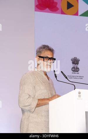 NEW DELHI, INDE - FÉVRIER 26 : le cinéaste de Bollywood Rakeysh Omprakash Mehra lors du lever de rideau du Festival international du film de Delhi (IFFD) 2026, le 26 février 2026 à New Delhi, Inde. Conçu comme un festival public à l’échelle de la ville, le festival vise à rapprocher le cinéma mondial des citoyens ordinaires tout en offrant aux cinéastes et techniciens locaux une plateforme internationale d’échange et de collaboration. Plus de 125 films indiens et internationaux seront projetés au festival, qui se tiendra du 25 au 31 mars. Banque D'Images