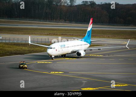 Photo Arnaud BEINAT/Maxppp. 2026/03/06, Luxemburg Findel Airport, Luxembourg. Boeing 737-800 de Luxair. Banque D'Images