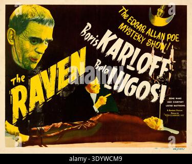Cette affiche de film demi-feuille vintage datant d'environ 1948 annonce « le Corbeau », un Edgar Allan Poe Mystery Show mettant en vedette Boris Karloff et Bela Lugosi. L'œuvre présente une figure envoûtante à face verte, probablement Karloff, qui se profile au-dessus du personnage de Lugosi pointant vers une figure sur une table, avec des lettres dramatiques pour le titre et les acteurs principaux. Banque D'Images