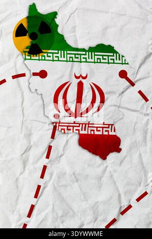 Carte de l'Iran montrant le symbole nucléaire au milieu des tensions avec les États-Unis dans l'actualité Banque D'Images
