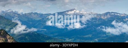 Panorama de montagne de Zeigersattel à Hoher Ifen, 2230m, Kleinwalsertal, Vorarlberg, Allgäu Alpes, Autriche, Europe Banque D'Images