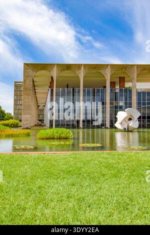 Façade du palais Itamaraty à Brasilia : détails architecturaux, commerce extérieur, diplomatie nationale, portrait Banque D'Images