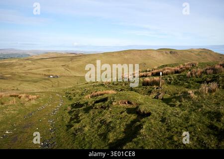 marchez depuis le parking de linford sur le comté de sallagh braes antrim, irlande du nord royaume-uni partie de l'ulster way, l'antrim hills way et l'international Banque D'Images