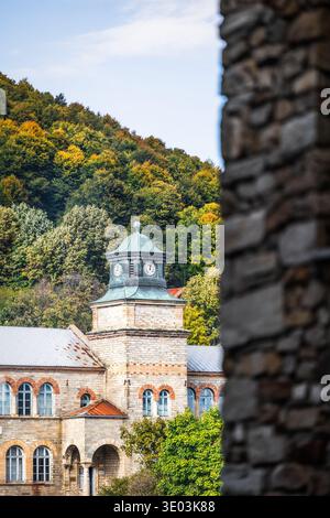 Un vieux village grec traditionnel Nymfaio dans l'unité régionale de Florina, Macédoine occidentale, Grèce, maisons en pierre, protégées par le ministère hellénique de Banque D'Images