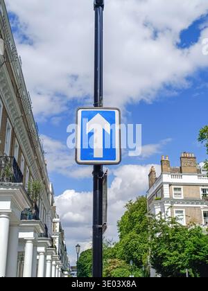 Panneau à sens unique sur City Street à Londres Banque D'Images