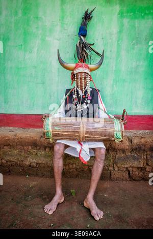 Portrait d'un homme de la tribu des cornes Bison, Chhattisgarh, Inde Banque D'Images