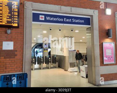 Londres, Royaume-Uni, 2 mars 2026 :- Une vue de l'entrée de la gare de Waterloo East Banque D'Images
