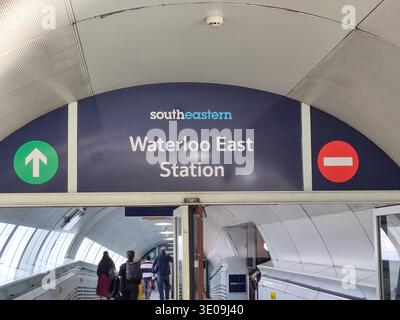 Londres, Royaume-Uni, 2 mars 2026 :- Une vue de l'entrée de la gare de Waterloo East Banque D'Images