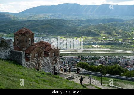 24.09.2024, Albanie, Berat, Berat - Église byzantine tardive de la Sainte Trinité (13ème-14ème siècle) dans le complexe du château de Berat, un fortre habité Banque D'Images