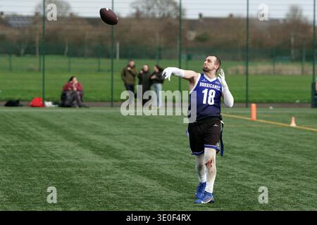 Drapeau football quaterbacks lancer la balle dans Welsh Bowl VI Banque D'Images