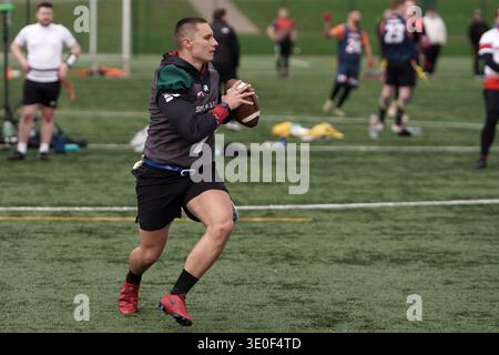 Drapeau football quaterbacks lancer la balle dans Welsh Bowl VI Banque D'Images