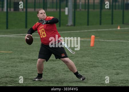 Drapeau football quaterbacks lancer la balle dans Welsh Bowl VI Banque D'Images