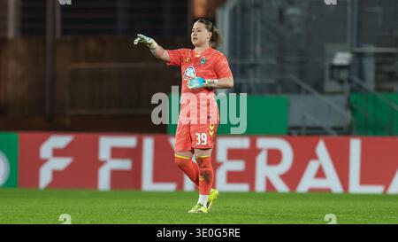 Mariella El Sherif (gardienne de but, SV Werder Brême, 39) donne des instructions, des gestes, gesticule avec les bras, sur la balle, découpe, image unique, corps entier, action, ACTION, SCÈNE DE JEU, LA RÉGLEMENTATION DFB INTERDIT TOUTE UTILISATION DE PHOTOGRAPHIES COMME IMAGES DE SÉQUENCE ET Banque D'Images