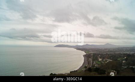 Vue aérienne de la côte irlandaise près de Wicklow Head Ireland Banque D'Images