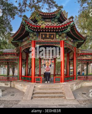 Pavillon Qingyao avec touriste au Palais d'été à Pékin Banque D'Images
