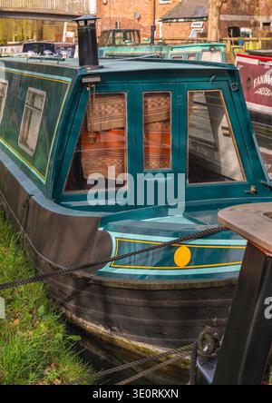 Gros plan du bateau étroit amarré par le canal d'Oxford à Jericho Oxford UK Banque D'Images