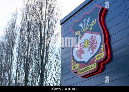 13 mars 2026 ; Stok CAE Ras, Racecourse Ground, Wrexham, pays de Galles; EFL Championship Football, Wrexham contre Swansea City ; Une vue générale à l'extérieur du stade Stok CAE Ras avant le match Banque D'Images