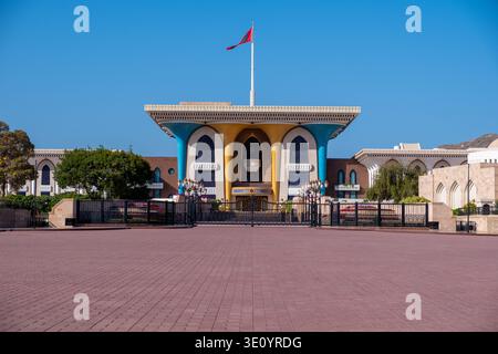 Palais Al Alam dans le Sultanat de Mascate d'Oman avec le drapeau d'Oman Banque D'Images