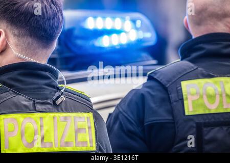 Blaulicht, Polizei BEI einer Demonstration, starke Polizeipräsenz, Symbolfoto Einsatz, 110, Berlin, 14. März 2026 Deutschland, Berlin, 14. März 2026, Blaulicht, Polizei BEI einer Rechtsextremen Demonstration, starke Polizeipräsenz, Potsdamer Platz, Symbolfoto Einsatz, 110, *** lumière bleue, police à une manifestation, forte présence policière, opération photo symbole, 110, Berlin, 14 mars 2026 Allemagne, Berlin, 14 mars 2026, lumière bleue, police à une manifestation d'extrême droite, forte présence policière, Potsdamer Platz, opération photo symbole, 110, Banque D'Images