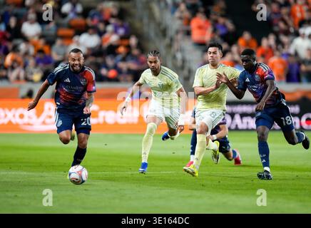 Houston, Texas, États-Unis. 14 mars 2026. GUILHERME (20 ans), ARIEL LASSITER (7 ans), ALEXANDER ARAVENA (28 ans), et DIADIE SAMASSEKOU (18 ans), lors d'un match de Ligue majeure entre le Houston Dynamo FC et les Portland Timbers le 14 mars 2026 à Houston, Texas. Houston a gagné, 3-2. (Crédit image : © Scott Coleman/ZUMA Press Wire) USAGE ÉDITORIAL SEULEMENT ! Non destiné à UN USAGE commercial ! Banque D'Images